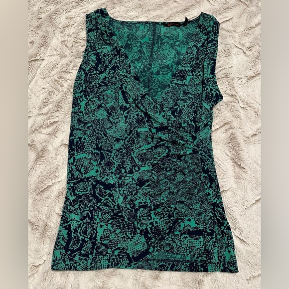 Sofia by Sofia Vergara Sleeveless Top Faux Wrap Top V Neck - Picture 7 of 11